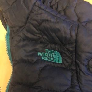 North face boys 6 thermoball hooded jacket.